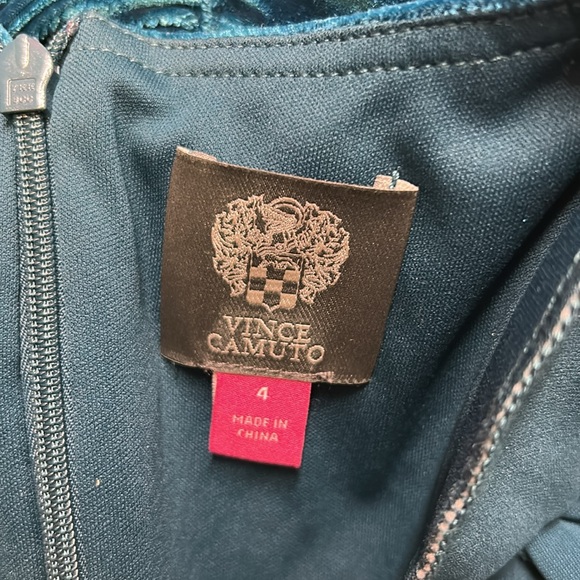 Vince Camuto | Elegant Teal Velvet Evening Dress with slit on the right size 4 - Picture 6 of 8